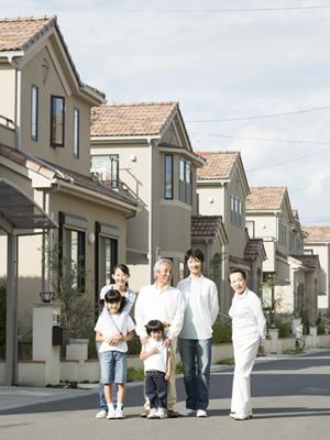 金沢のにぎやかなガラスの看板を作る会社